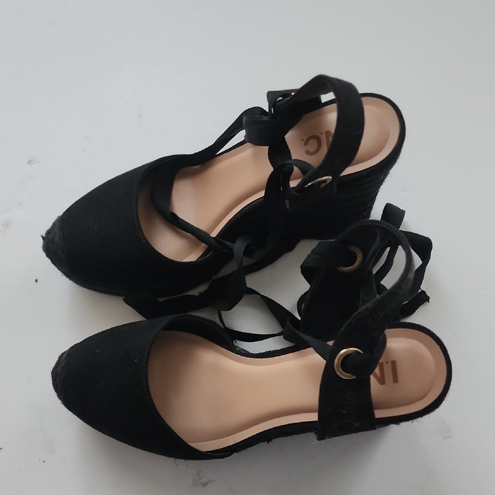 Elegant Black Espadrilles with Ankle Straps - Picture 2 of 7